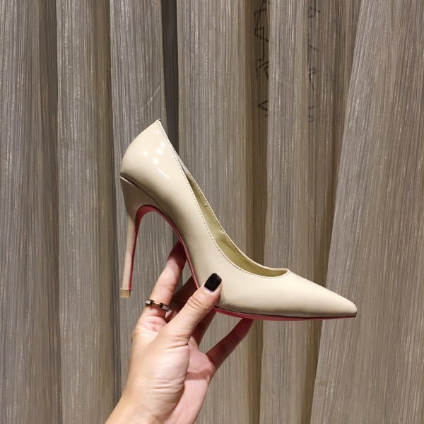 Christian Louboutin Assic apricot
